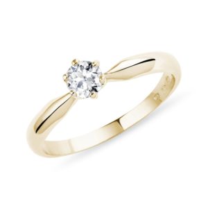 Zásnubní prsten ze žlutého zlata s briliantem KLENOTA