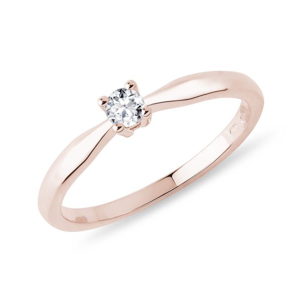 Klasický zásnubní prsten z růžového zlata s briliantem KLENOTA