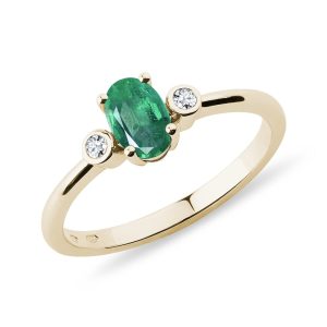 Zlatý prsten s oválným smaragdem a bezel diamanty KLENOTA
