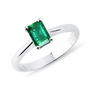 Prsten z bílého zlata se smaragdem v brusu emerald KLENOTA