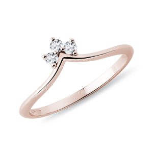 Chevron prsten z růžového zlata se třemi diamanty KLENOTA
