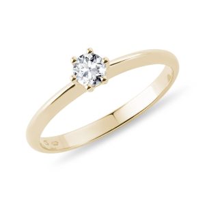 Tenký zásnubní prsten s briliantem ve žlutém zlatě KLENOTA