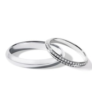 Netradiční snubní prsteny z bílého zlata se zakřiveným profilem KLENOTA