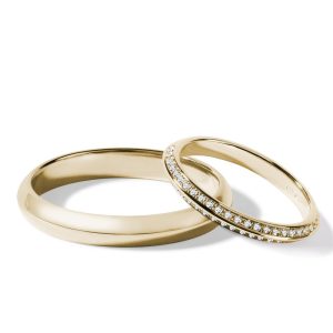 Netradiční snubní prsteny ze žlutého zlata se zakřiveným profilem KLENOTA
